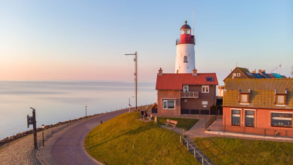 Urk,Flevoland,Netherlands,Sunset,At,The,Lighthouse,And,Harbor,Of
