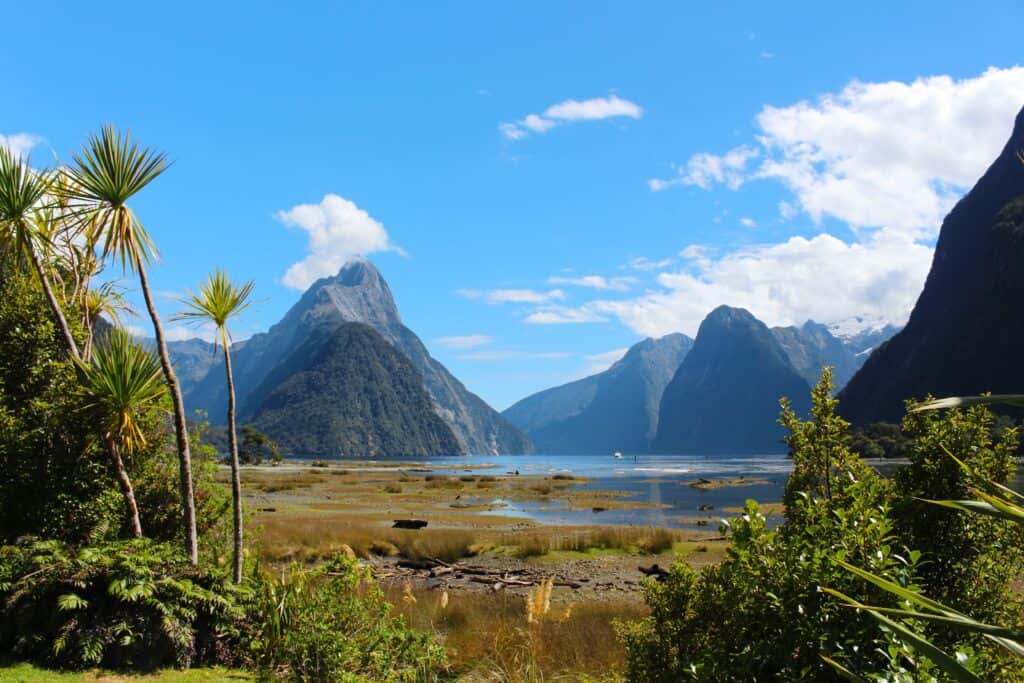 Beautiful,Mountain,Landscape,At,Milford,Sound,-,Fiordland,National,Park,